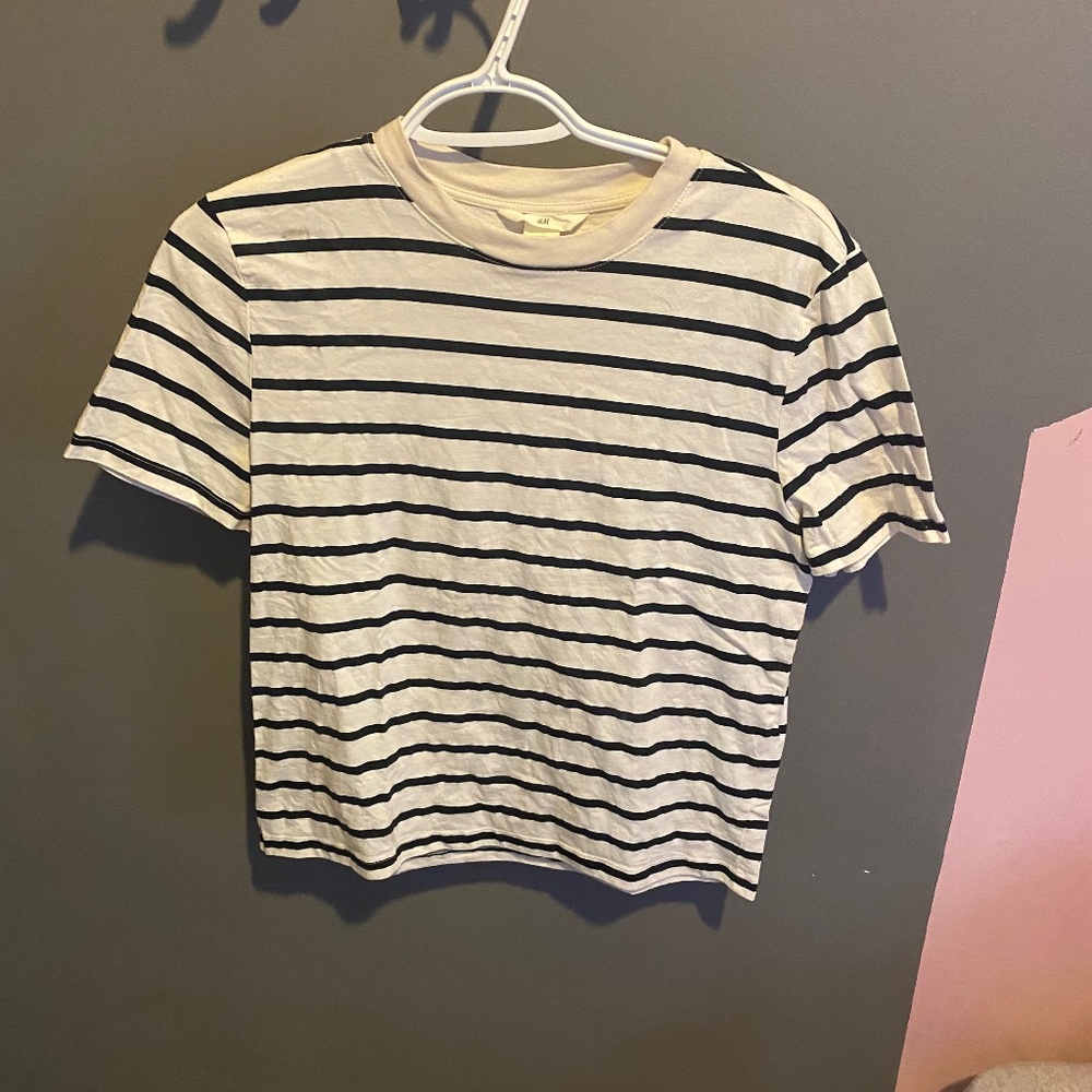 Nwot • H&M • Basic Tee